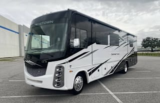 Mad Pickle Adventures - Family Motorhome