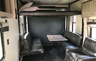 Hauly Shore is an amazing Toy Hauler!