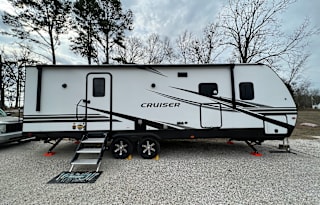 "2022 Cruiser Aire 27RBS: Luxe Travel Bliss"