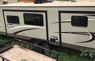2016 Coleman 3015BH (delivery and pick up by owner)