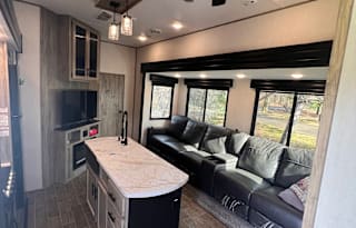 2022 Forrest River Cherokee Arctic Wolf 3770 Suite