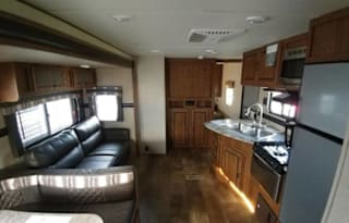 2017 Crossroads Zinger 30BQ w/ Outdoor Kitchen