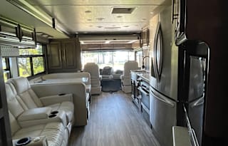 Sam & Kate’s Kid Approved RV Rental w/2 bathrooms