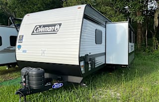 Family Fun Camper – 2025 Coleman with Bunk Beds