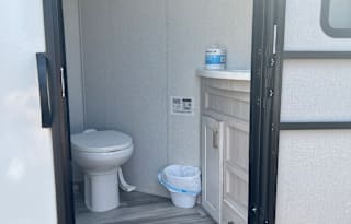 Amazing RV -2 Bedrooms, 1.5 Baths, Fully Equipped!
