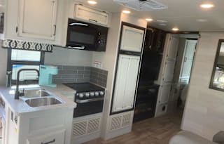 NEW MODERN LUXURY 30 FT
