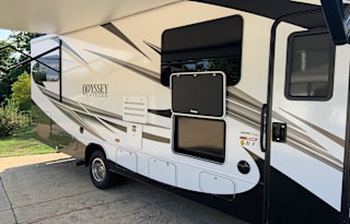 2022 Entegra Odyssey 31F with Bunks!