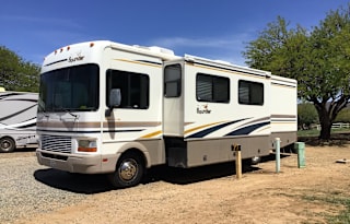 2002 Fleetwood RV Bounder 31W