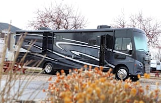 Winnebago Vista LX 35F/Two Bathrooms, 1200W SOLAR