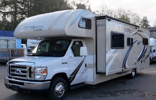 2018 Thor Freedom Elite 30FE Class C RV- Sleeps 10