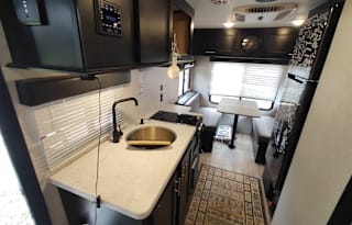 Solar powered off grid camper! Stay anywhere!