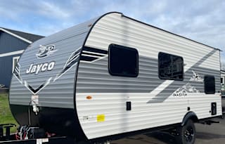 Affordable Camping 2025 Jayco sleeps 5-6