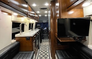 Easy to Drive,Mercedes Safety,7 Seatbelts,King Bed