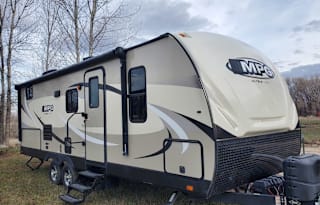 2017 Ultra Lite family bunkhouse-half ton towable!