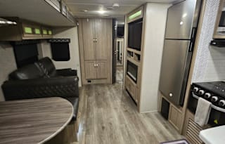 2022 Coachmen Freedom Express 326BHDSLE Penthouse