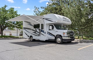 Brand new beautiful 2022 Thor Four Winds RV 25'