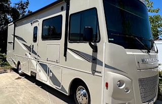 Modern Winnebago Bunkhouse KINGDOM!