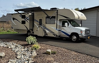2019 Chateau -Sleeps 10- Includes Everything!