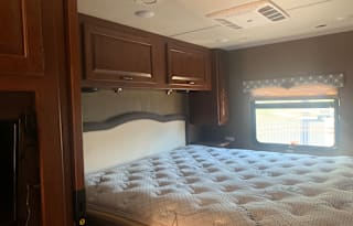2016 Thor Motor Coach Hurricane 34J