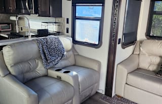 2020 Forest River 5th wheel with washer and dryer