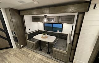 Deluxe Farmhouse Glamper