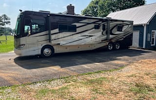 2012 Tiffin Phaeton HAL724