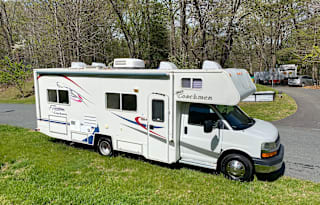 Coachmen RV Freedom Express Low miles