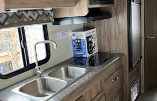 2018 Jayco Redhawk SE 22C - Pet friendly!