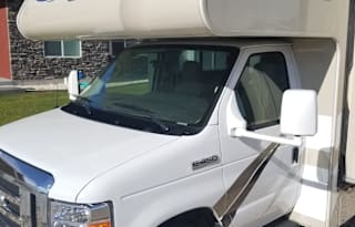 Fully Stocked 2018 Class C Bunkhouse