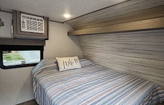 Vegas Adventure Camper – Sleeps 4, Easy Tow!