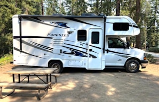 Summit - 24 ft Go anywhere, loaded motorhome