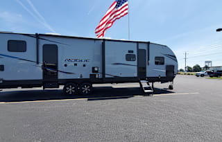 Campers Delight TOYHAULER