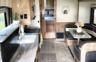 2021 Coachmen Leprechaun 319MB RV