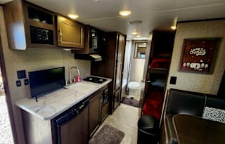 Hocking Hills RV with bunks and slide out