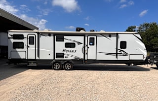 "Pecos" 2021 Keystone RV Bullet 330BHS