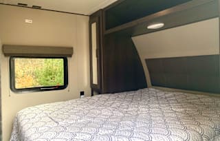 Camp in luxury! Sleeps 6 - 9