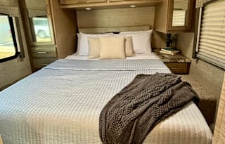 Spacious 2022 Chateau 28A Class C Motorhome