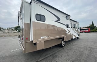 Sleeps 7- NOW BOOKING COACHELLA & STAGECOACH