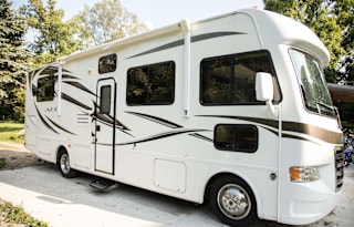 Spacious, Dreamy Motor Coach That Sleeps 8!