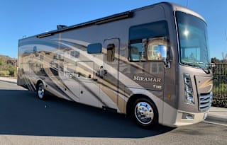 2019 Thor Motor Coach Miramar 34.2