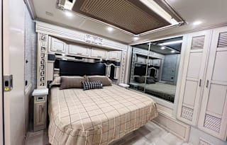 Newmar deluxe stays