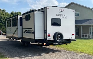 2021 Kodiak Ultra-Lite 332BHSL Huge Bunkhouse