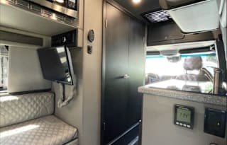 2021 Midwest Automotive Passage MD2 Lounge 170 STD