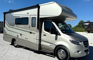24 Winnebago Vita