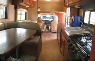Family travel in comfort - Winnebago Minnie Winnie