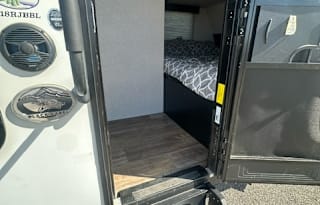 Cozy Camper for 3-4 Adventurers! Pet Friendly!