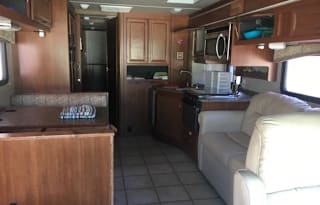 2010 Fleetwood Bounder Classic 30T