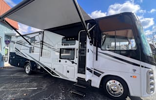 Luxury Class A GT5 2 Full Bathrooms