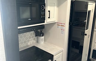 33 Ft Jayco 331BTS