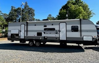 36' Sportsmen Bunk House